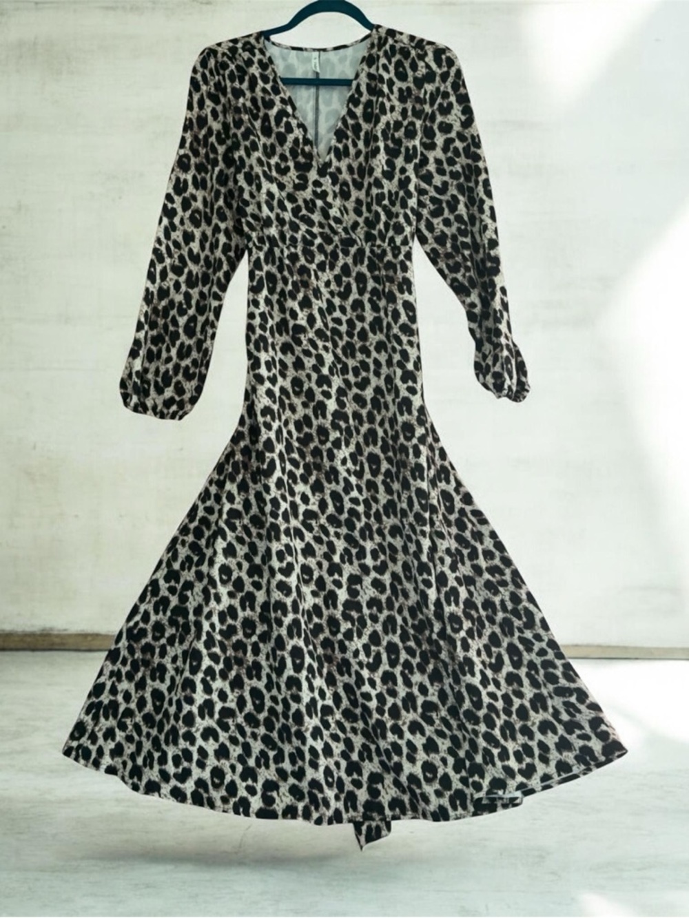 HALARA Leopard-Print Long Sleeve Maxi Dress - Black & Cream